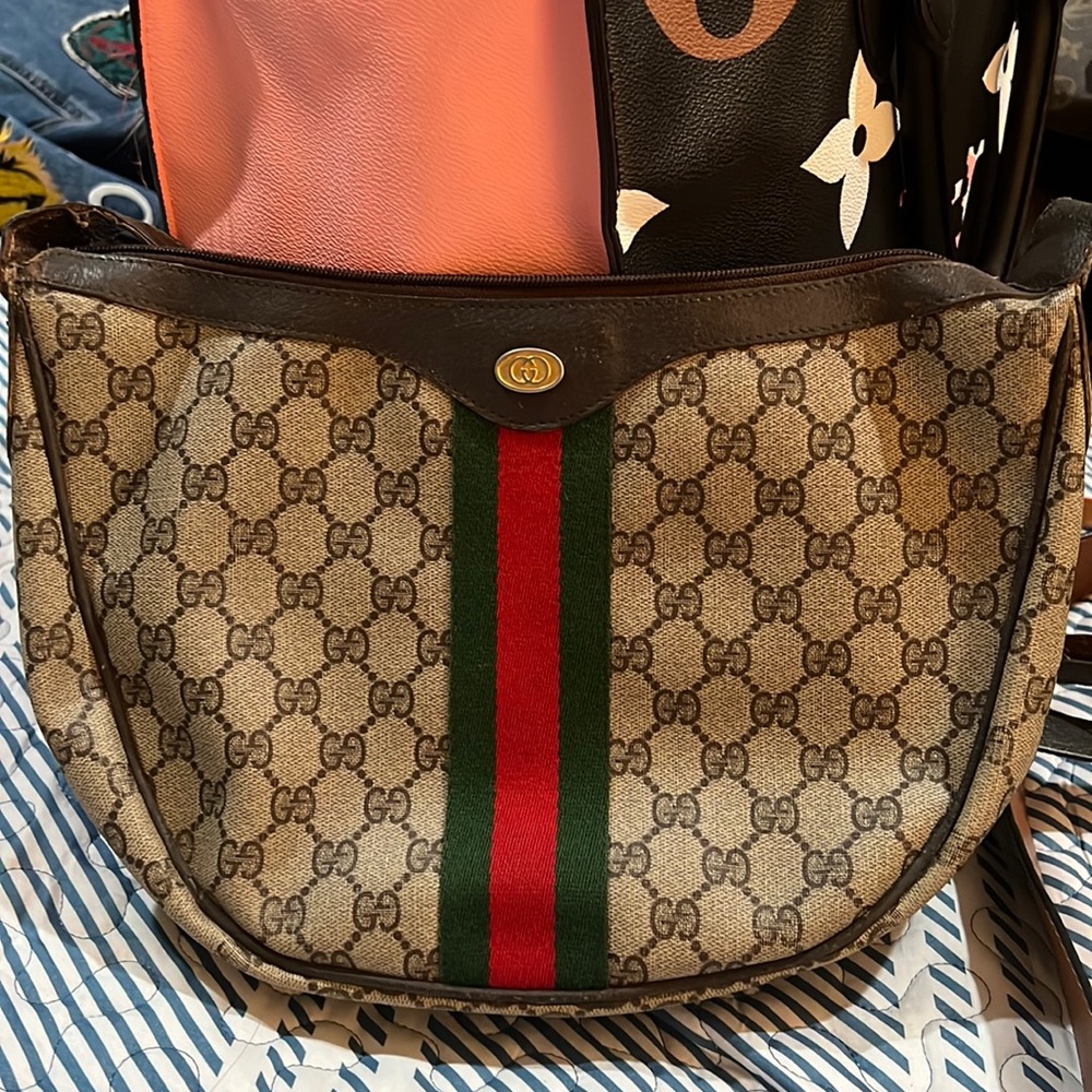 Crossbody Gucci purse